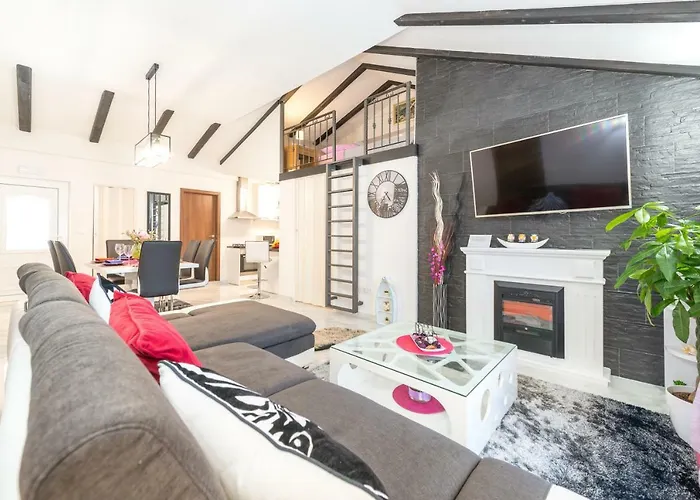 Tranquility And Nature In 4 Bedroom With Sea View