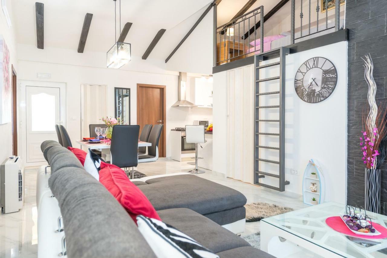Tranquility And Nature In 4 Bedroom With Sea View